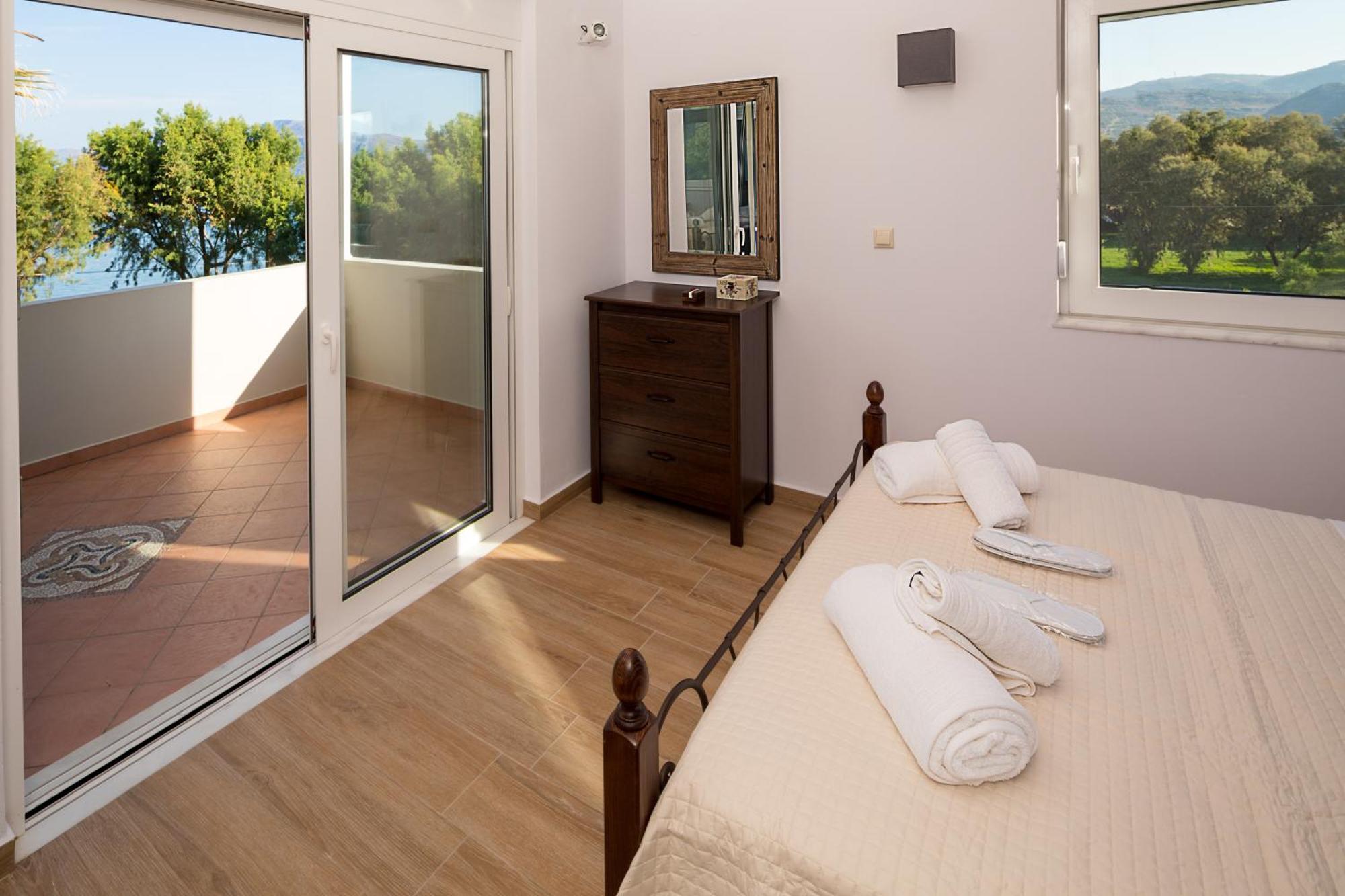 Big Blue Exclusive Beachfront Villa Kíssamos Exterior foto